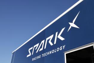 Spark Racing Technology Logo án einem LKW, Fahrerlager, FIA Formel E Weltmeisterschaft Saison 12, Berlin E- Prix, 01.05.2026, Flughafen Tempelhof, FE, Elektromotorsport
E-PrixinBerlin2026_100.jpg Spark Racing Technology Logo án einem LKW, Fahrerlager, FIA Formel E Weltmeisterschaft Saison 12, Berlin E- Prix, 01.05.2026, Flughafen Tempelhof, FE, Elektromotorsport
E-PrixinBerlin2026_100.jpg