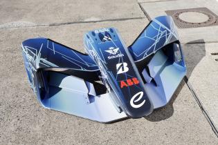 Frontflügel des Gen4 Entwicklungs- FE Rennfahrzeug von Spark Racing Technology liegt im Fahrerlager, FIA Formel E Weltmeisterschaft Saison 12, Berlin E- Prix, 01.05.2026, Flughafen Tempelhof, FE, Elektromotorsport
E-PrixinBerlin2026_102.jpg Frontflügel des Gen4 Entwicklungs- FE Rennfahrzeug von Spark Racing Technology liegt im Fahrerlager, FIA Formel E Weltmeisterschaft Saison 12, Berlin E- Prix, 01.05.2026, Flughafen Tempelhof, FE, Elektromotorsport
E-PrixinBerlin2026_102.jpg
