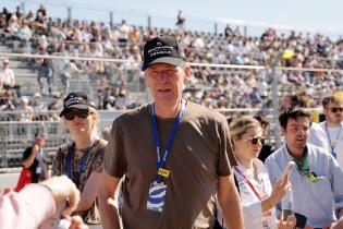 Mathias Döpfner (GER) Vorstandsvorsitzender von Axel Springer Verlages in der Startaufstellung zu Rennen 1, FIA Formel E Weltmeisterschaft Saison 12, Berlin E- Prix, 02.05.2026, Flughafen Tempelhof, FE, Elektromotorsport
E-PrixinBerlin2026_137.jpg Mathias Döpfner (GER) Vorstandsvorsitzender von Axel Springer Verlages in der Startaufstellung zu Rennen 1, FIA Formel E Weltmeisterschaft Saison 12, Berlin E- Prix, 02.05.2026, Flughafen Tempelhof, FE, Elektromotorsport
E-PrixinBerlin2026_137.jpg
