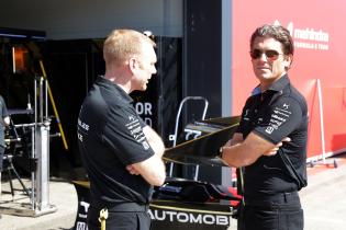 Phil Charles (GBR) Teamchef und Jay Penske (USA) Besitzer DS Penske in der Boxengasse, FIA Formel E Weltmeisterschaft Saison 12, Berlin E- Prix, 03.05.2026, Flughafen Tempelhof, FE, Elektromotorsport
E-PrixinBerlin2026_153.jpg Phil Charles (GBR) Teamchef und Jay Penske (USA) Besitzer DS Penske in der Boxengasse, FIA Formel E Weltmeisterschaft Saison 12, Berlin E- Prix, 03.05.2026, Flughafen Tempelhof, FE, Elektromotorsport
E-PrixinBerlin2026_153.jpg