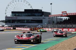 Kamui Kobayashi (JPN) Sebastian Buemi (SUI) Brendon Hartley (AUS) Toyota GR010 #8 vor Mike Conway (GBR) Kamui Kobayashi (JPN) Nyck de Vries (NED) Toyota GR010 Hybrid #7, Rennen, 24 Stundens von Le Mans, Frankreich, WEC Langstrecken- Weltmeisterschaft, 14.06.2026, Tyoota Gazoo Racing
3N2A5141Kopie.jpg