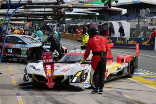Robin Frijns (NED), Rene Rast (GER), Sheldon van der Linde (RSA) BMW M Hybrid V8 #20 kommen zum Boxenstop, 2. Testsession, Test zu den 24 Stunden Le Mans Rennen, Frankreich, WEC Langstrecken- Weltmeisterschaft, 07.06.2026
LeMans2026_029.jpg Robin Frijns (NED), Rene Rast (GER), Sheldon van der Linde (RSA) BMW M Hybrid V8 #20 kommen zum Boxenstop, 2. Testsession, Test zu den 24 Stunden Le Mans Rennen, Frankreich, WEC Langstrecken- Weltmeisterschaft, 07.06.2026
LeMans2026_029.jpg
