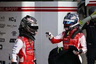 Kamui Kobayashi (JPN) und Ryo Hirakawa (JPN) beide Toyota in der Boxengasse, 2. Testsession, Test zu den 24 Stunden Le Mans Rennen, Frankreich, WEC Langstrecken- Weltmeisterschaft, 07.06.2026
LeMans2026_031.jpg Kamui Kobayashi (JPN) und Ryo Hirakawa (JPN) beide Toyota in der Boxengasse, 2. Testsession, Test zu den 24 Stunden Le Mans Rennen, Frankreich, WEC Langstrecken- Weltmeisterschaft, 07.06.2026
LeMans2026_031.jpg
