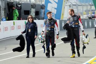 Victor Martins (FRA) und Ferdinand Habsburg (AUT) Alpine A424 laufen zusammen nach der 2. Testsession durch die Boxengasse, 2. Testsession, Test zu den 24 Stunden Le Mans Rennen, Frankreich, WEC Langstrecken- Weltmeisterschaft, 07.06.2026
LeMans2026_037.jpg Victor Martins (FRA) und Ferdinand Habsburg (AUT) Alpine A424 laufen zusammen nach der 2. Testsession durch die Boxengasse, 2. Testsession, Test zu den 24 Stunden Le Mans Rennen, Frankreich, WEC Langstrecken- Weltmeisterschaft, 07.06.2026
LeMans2026_037.jpg