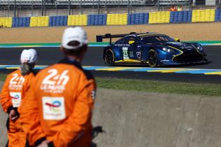 Gray Well (GBR) Eduardo Barrichello (BRA) Jonny Adam (GBR) Aston Martin Vantage AMR LMGT3 #23, 2. Testsession, Test zu den 24 Stunden Le Mans Rennen, Frankreich, WEC Langstrecken- Weltmeisterschaft, 07.06.2026
LeMans2026_045.jpg Gray Well (GBR) Eduardo Barrichello (BRA) Jonny Adam (GBR) Aston Martin Vantage AMR LMGT3 #23, 2. Testsession, Test zu den 24 Stunden Le Mans Rennen, Frankreich, WEC Langstrecken- Weltmeisterschaft, 07.06.2026
LeMans2026_045.jpg
