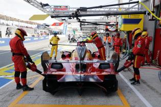 Antonio Fuoco (ITA) Nicklas Nielsen (DEN) Miguel Molina (ESP) Ferrari 499P #50 stehen an der Box, 1. Testsession, Test zu den 24 Stunden Le Mans Rennen, Frankreich, WEC Langstrecken- Weltmeisterschaft, 07.06.2026
LeMans2026_069.jpg Antonio Fuoco (ITA) Nicklas Nielsen (DEN) Miguel Molina (ESP) Ferrari 499P #50 stehen an der Box, 1. Testsession, Test zu den 24 Stunden Le Mans Rennen, Frankreich, WEC Langstrecken- Weltmeisterschaft, 07.06.2026
LeMans2026_069.jpg