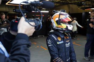 Jamie Chadwick (GBR) Genessis GMR-001 Hypercar #17 in der Box, 2. Testsession, Test zu den 24 Stunden Le Mans Rennen, Frankreich, WEC Langstrecken- Weltmeisterschaft, 07.06.2026
LeMans2026_070.jpg Jamie Chadwick (GBR) Genessis GMR-001 Hypercar #17 in der Box, 2. Testsession, Test zu den 24 Stunden Le Mans Rennen, Frankreich, WEC Langstrecken- Weltmeisterschaft, 07.06.2026
LeMans2026_070.jpg