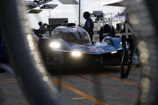 Frederic Makowiecki (FRA), Jules Gounon (FRA) Victor Martins (FRA) Alpine A424 #36 bei einem Boxenstop, 2. Testsession, Test zu den 24 Stunden Le Mans Rennen, Frankreich, WEC Langstrecken- Weltmeisterschaft, 07.06.2026
LeMans2026_072.jpg Frederic Makowiecki (FRA), Jules Gounon (FRA) Victor Martins (FRA) Alpine A424 #36 bei einem Boxenstop, 2. Testsession, Test zu den 24 Stunden Le Mans Rennen, Frankreich, WEC Langstrecken- Weltmeisterschaft, 07.06.2026
LeMans2026_072.jpg