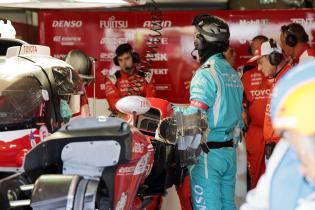 Aufgebockter beschädigter Toyota GR010 #8 in der Box, Test zu den 24 Stunden Le Mans Rennen, Frankreich, WEC Langstrecken- Weltmeisterschaft, 07.06.2026, Kollision, Unfall
LeMans2026_082.jpg Aufgebockter beschädigter Toyota GR010 #8 in der Box, Test zu den 24 Stunden Le Mans Rennen, Frankreich, WEC Langstrecken- Weltmeisterschaft, 07.06.2026, Kollision, Unfall
LeMans2026_082.jpg