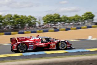 Mike Conway (GBR) Kamui Kobayashi (JPN) Nyck de Vries (NED) Toyota GR010 Hybrid #7, 2. Testsession, Test zu den 24 Stunden Le Mans Rennen, Frankreich, WEC Langstrecken- Weltmeisterschaft, 07.06.2026
LeMans2026_087.jpg Mike Conway (GBR) Kamui Kobayashi (JPN) Nyck de Vries (NED) Toyota GR010 Hybrid #7, 2. Testsession, Test zu den 24 Stunden Le Mans Rennen, Frankreich, WEC Langstrecken- Weltmeisterschaft, 07.06.2026
LeMans2026_087.jpg