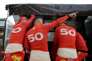 Nicklas Nielsen (DEN)  Antonio Fuoco (ITA) Miguel Molina (ESP) Ferrari 499P #50 am Kommandostand nach der 2. Testsession, Test zu den 24 Stunden Le Mans Rennen, Frankreich, WEC Langstrecken- Weltmeisterschaft, 07.06.2026
LeMans2026_099.jpg