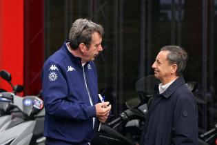 Bruno Famin (FRA) und stellvertrender Direktor Wettbewerb beim ACO und Pierre Fillon (FRA) Präsident ACO im Gespräch, Fahrerlager, 24 Stunden Le Mans Rennen, Frankreich, WEC Langstrecken- Weltmeisterschaft, 09.06.2026
LeMans2026_106.jpg Bruno Famin (FRA) und stellvertrender Direktor Wettbewerb beim ACO und Pierre Fillon (FRA) Präsident ACO im Gespräch, Fahrerlager, 24 Stunden Le Mans Rennen, Frankreich, WEC Langstrecken- Weltmeisterschaft, 09.06.2026
LeMans2026_106.jpg
