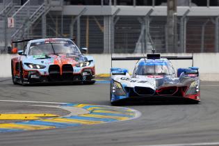 Rafaello Marchello (SUI) Kevin Magnussen (DEN) Dries Vanthoor (BEL) BMW M Hybrid V8 #15, 24 Stunden Le Mans Rennen, Frankreich, WEC Langstrecken- Weltmeisterschaft, 09.06.2026
LeMans2026_121.jpg Rafaello Marchello (SUI) Kevin Magnussen (DEN) Dries Vanthoor (BEL) BMW M Hybrid V8 #15, 24 Stunden Le Mans Rennen, Frankreich, WEC Langstrecken- Weltmeisterschaft, 09.06.2026
LeMans2026_121.jpg