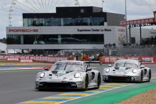 James Cottingham Timur Boguslavskiy (RUS) Ayhancan Güven (TUR) Porsche 911 GT3 R LMGT3 #91 und Yasser Shahin (AUS) Riccardo Pera (ITA) Richard Lietz (AUT) Porsche 911 GT3 R LMGT3 #92, 1. freies Training, 24 Stunden Le Mans Rennen, Frankreich, WEC Langstrecken- Weltmeisterschaft, 10.06.2026, Mathey Racing
LeMans2026_126.jpg James Cottingham Timur Boguslavskiy (RUS) Ayhancan Güven (TUR) Porsche 911 GT3 R LMGT3 #91 und Yasser Shahin (AUS) Riccardo Pera (ITA) Richard Lietz (AUT) Porsche 911 GT3 R LMGT3 #92, 1. freies Training, 24 Stunden Le Mans Rennen, Frankreich, WEC Langstrecken- Weltmeisterschaft, 10.06.2026, Mathey Racing
LeMans2026_126.jpg