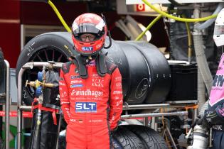 Mattis Pluschkell (GER) Oreca LMP3 #8 kurz vor dem Fahrerwechsel und Boxenstop, Mücke Motorsport, 24 Stunden Le Mans Rennen, Frankreich, WEC Langstrecken- Weltmeisterschaft, 12.06.2026, Road to le Mans LMP3
LeMans2026_137.jpg Mattis Pluschkell (GER) Oreca LMP3 #8 kurz vor dem Fahrerwechsel und Boxenstop, Mücke Motorsport, 24 Stunden Le Mans Rennen, Frankreich, WEC Langstrecken- Weltmeisterschaft, 12.06.2026, Road to le Mans LMP3
LeMans2026_137.jpg