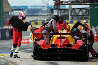 Rene Rast (GER) steigt aus und Sheldon van der Linde (RSA) steht bereit, BMW M Hybrid V8 #20, Boxenstop im 1. freies Training 24 Stunden Le Mans Rennen, Frankreich, WEC Langstrecken- Weltmeisterschaft, 109.06.2026
LeMans2026_143.jpg Rene Rast (GER) steigt aus und Sheldon van der Linde (RSA) steht bereit, BMW M Hybrid V8 #20, Boxenstop im 1. freies Training 24 Stunden Le Mans Rennen, Frankreich, WEC Langstrecken- Weltmeisterschaft, 109.06.2026
LeMans2026_143.jpg