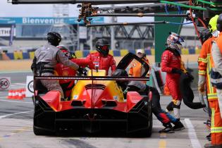 Sheldon vna der Linde (RSA) steigt ein und Rene Rast (GER) ist gerade aus dem BMW M Hybrid V8 #20 ausgestiegen, Boxenstop im 1. freies Training 24 Stunden Le Mans Rennen, Frankreich, WEC Langstrecken- Weltmeisterschaft, 109.06.2026
LeMans2026_145.jpg Sheldon vna der Linde (RSA) steigt ein und Rene Rast (GER) ist gerade aus dem BMW M Hybrid V8 #20 ausgestiegen, Boxenstop im 1. freies Training 24 Stunden Le Mans Rennen, Frankreich, WEC Langstrecken- Weltmeisterschaft, 109.06.2026
LeMans2026_145.jpg