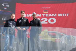 Robin Frijns (NED) Sheldon vna der Linde (RSA) Rene Rast (GER) BMW M Hybrid V8 #20 bei der Präsentation auf dem Podium, Test zu den 24 Stunden Le Mans Rennen, Frankreich, WEC Langstrecken- Weltmeisterschaft, 09.06.2026
LeMans2026_148.jpg Robin Frijns (NED) Sheldon vna der Linde (RSA) Rene Rast (GER) BMW M Hybrid V8 #20 bei der Präsentation auf dem Podium, Test zu den 24 Stunden Le Mans Rennen, Frankreich, WEC Langstrecken- Weltmeisterschaft, 09.06.2026
LeMans2026_148.jpg