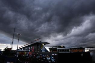 Ein Unwetter zieht über das Fahrerlager sowie die Boxenanlage, 24 Stunden Le Mans Rennen, Frankreich, WEC Langstrecken- Weltmeisterschaft, 09.06.2026
LeMans2026_173.jpg Ein Unwetter zieht über das Fahrerlager sowie die Boxenanlage, 24 Stunden Le Mans Rennen, Frankreich, WEC Langstrecken- Weltmeisterschaft, 09.06.2026
LeMans2026_173.jpg