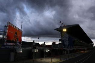 Ein Unwetter zieht über das Fahrerlager sowie die Boxenanlage, 24 Stunden Le Mans Rennen, Frankreich, WEC Langstrecken- Weltmeisterschaft, 09.06.2026
LeMans2026_174.jpg Ein Unwetter zieht über das Fahrerlager sowie die Boxenanlage, 24 Stunden Le Mans Rennen, Frankreich, WEC Langstrecken- Weltmeisterschaft, 09.06.2026
LeMans2026_174.jpg