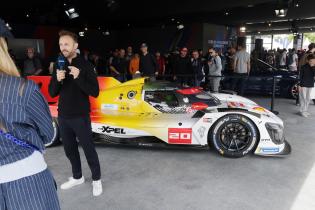 Rene Rast (GER) BMW M Hybrid V8 #20 im TV Interview am BMW Stand in der Fanzone, 24 Stunden Le Mans Rennen, Frankreich, WEC FIA Langstrecken- Weltmeisterschaft, 11.06.2026, BMW M Team WRT
LeMans2026_177.jpg Rene Rast (GER) BMW M Hybrid V8 #20 im TV Interview am BMW Stand in der Fanzone, 24 Stunden Le Mans Rennen, Frankreich, WEC FIA Langstrecken- Weltmeisterschaft, 11.06.2026, BMW M Team WRT
LeMans2026_177.jpg