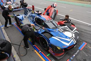 Sheldon van der Linde (RSA) steigt ein BMW M Hybrid V8 #24 inSuper-Man Brand New Day Livery, Dries Vanthoor (BEL) , 2. freies Training, BMW M Team WRT Zelt, 01.08.2026, Strecke Road America in Elkart Lake, Wisconsin, USA, Hypercar der IMSA Rennserie
994A1312Kopie.jpg
