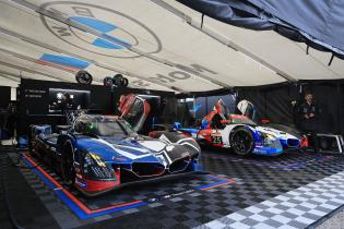 Sheldon van der Linde (RSA) und Dries Vanthoor (BEL) BMW M Hybrid V8 #24 inSuper-Man Brand New Day Livery und Marco Wittmann (GER) Philipp Eng (AUT) BMW M Hybrid V8 #25 nebeneinander im BMW M Team WRT Zelt, 01.08.2026, Fahrerlager, Strecke Road America in Elkart Lake, Wisconsin, USA, Hypercar der IMSA Rennserie
994A1580Kopie.jpg