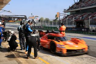 Genessis #17 fährt nach dem Boxenstop los, freies Training, FIA WEC Langestrecken- Weltmeisterschaft, 6 Stunden von Barcelona, Circuit Catalunya, 17.10.2026,
994A2000Kopie.jpg