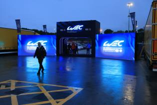 Eingangsportal und Videoscreens zum Fahrerlager, FIA WEC Langestrecken- Weltmeisterschaft, 6 Stunden von Barcelona, Circuit Catalunya, 17.10.2026, rote Ampel
994A2053Kopie.jpg